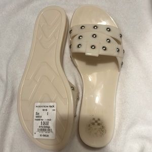 these are for wide feet if you are a 6 in shoes there r perf. they are 8.5